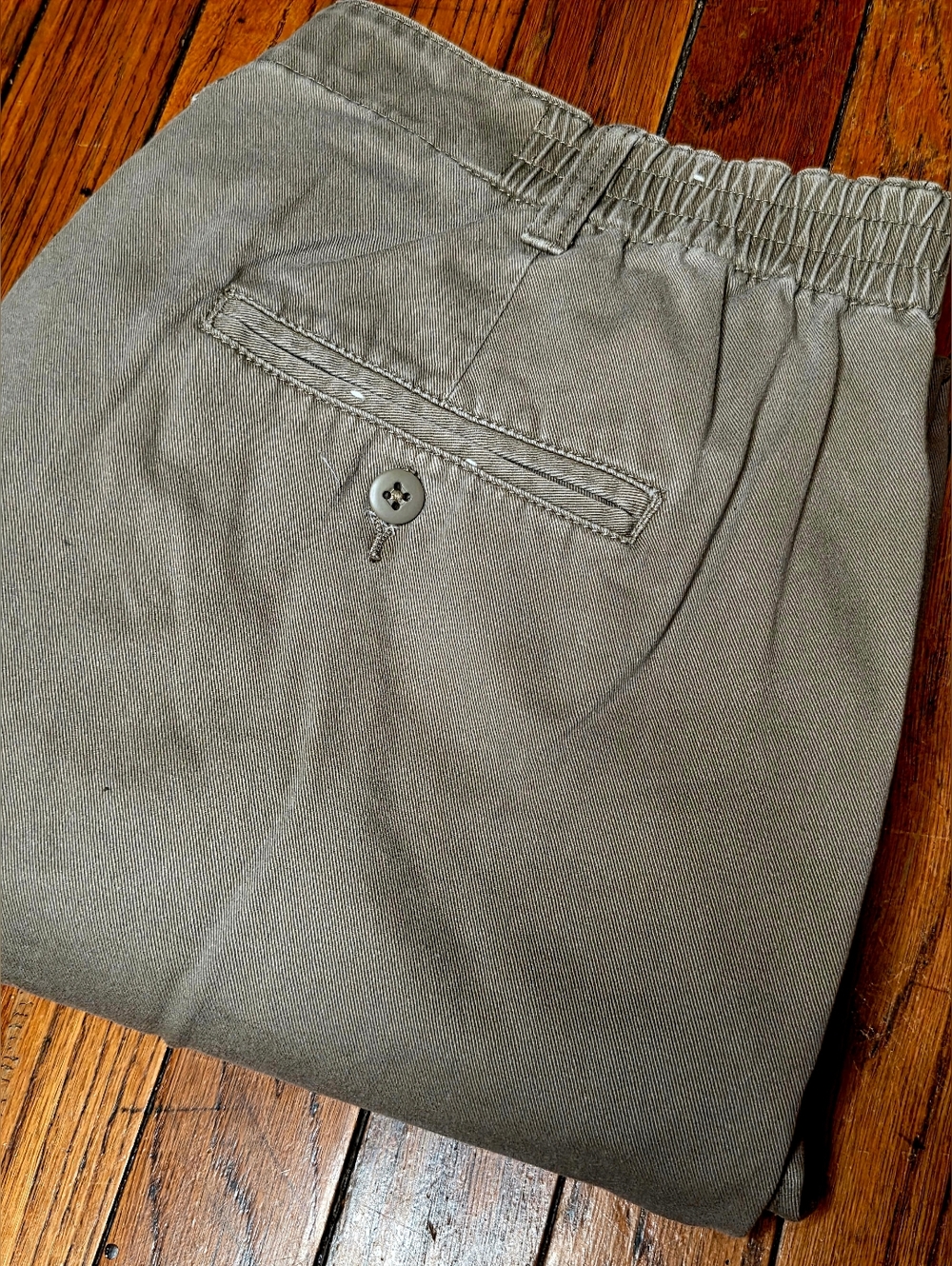 Cabela's Casuals Mens 38x32 Aged Khakis Tan Relaxed Flat Front Chino Pants B1